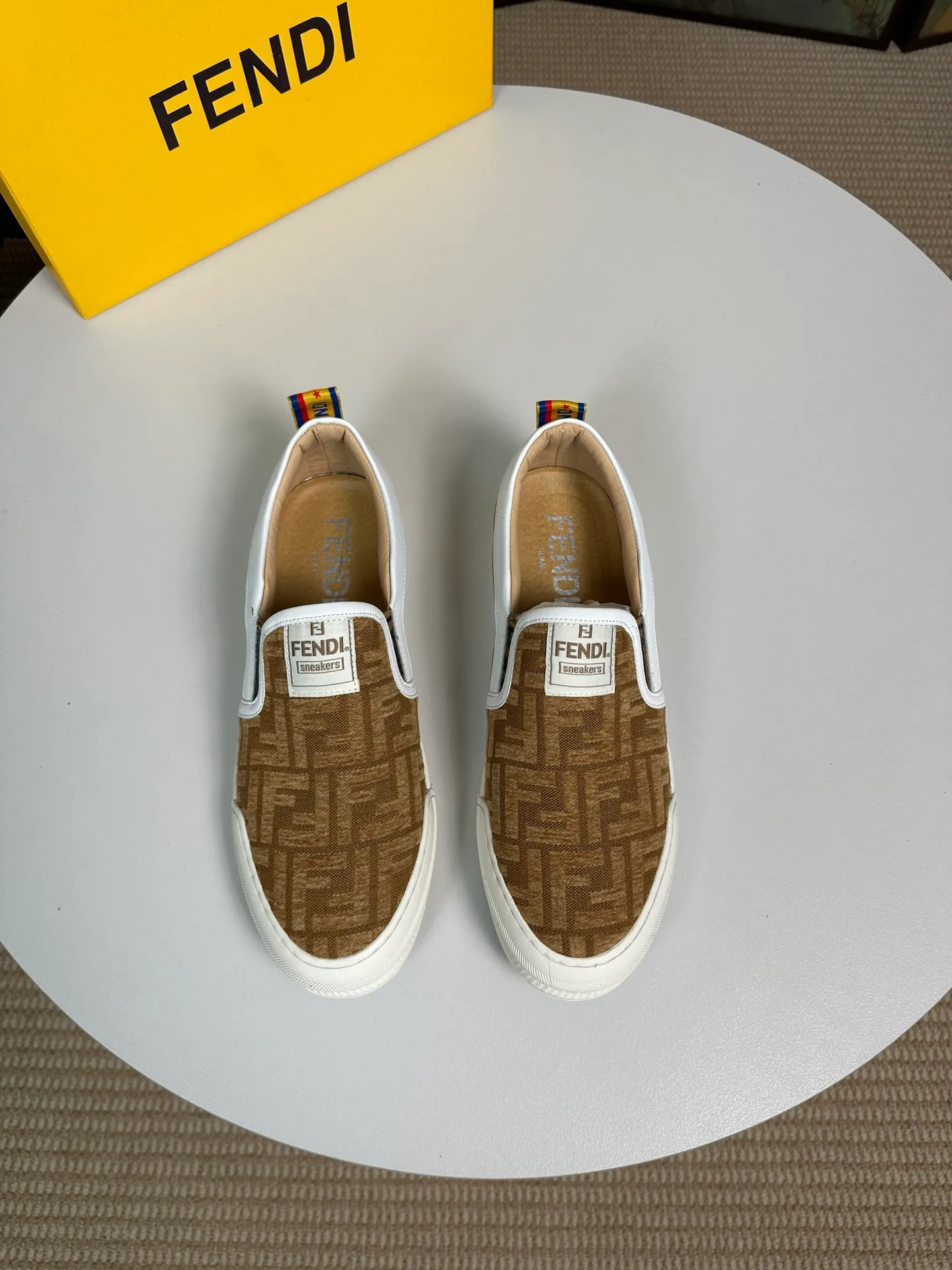 Factory price 380💰 (FENDI) New style 👊🏻 upper 🇮🇹 imported cowhide fabric 🇩🇪 imported sheepskin lining. The original outsole is molded to highlight the identity of every man, and the upper foot is stable and stable🚶🏻🚶🏻The high-end custom counters reproduce the original version📯No matter the wind or rain, the shoe last remains unchanged and can withstand the verification of time🔍️,🔵 Size: 38-44 (45 is custom-made and cannot be returned or exchanged